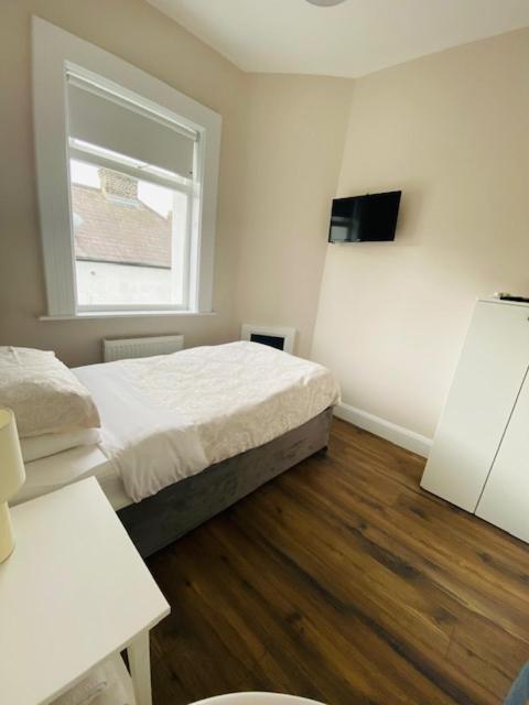 Chambre Simple avec Salle de Bains Commune