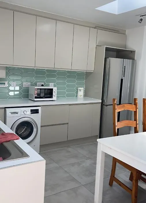 A Spacious Room Near The City Center-1