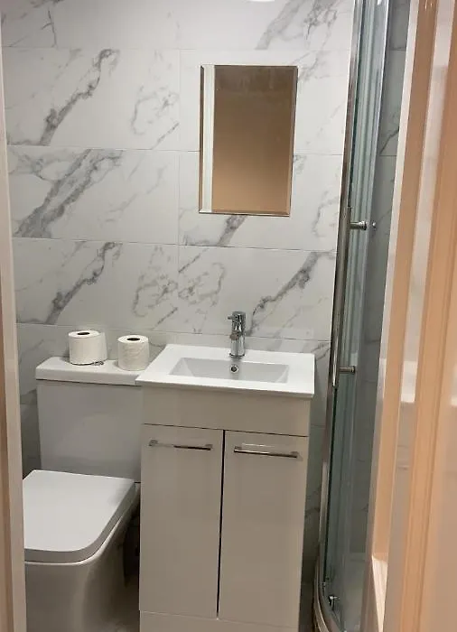 An En-Suite Room Near The City-1