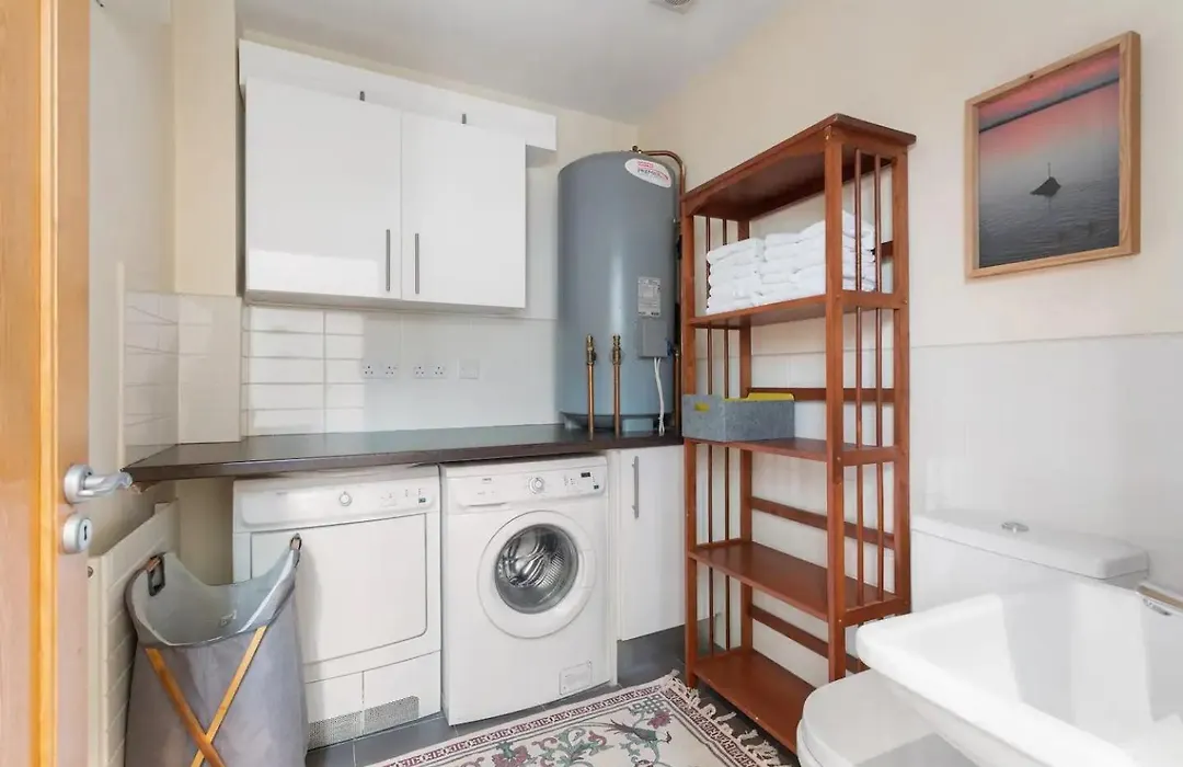 Spectacular 2 Bedroom Apartment With Sunny Garden & Terrace-1