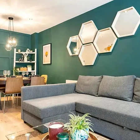 Cosy And Modern Bedroom In The Heart Of Dublin-2