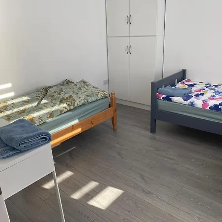 A Spacious Room Near The City Center-3
