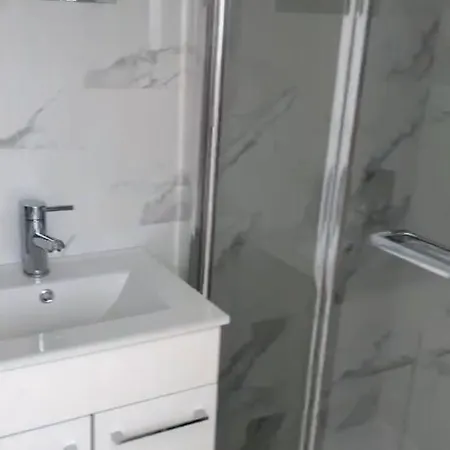 A Spacious Room Near The City Center-2