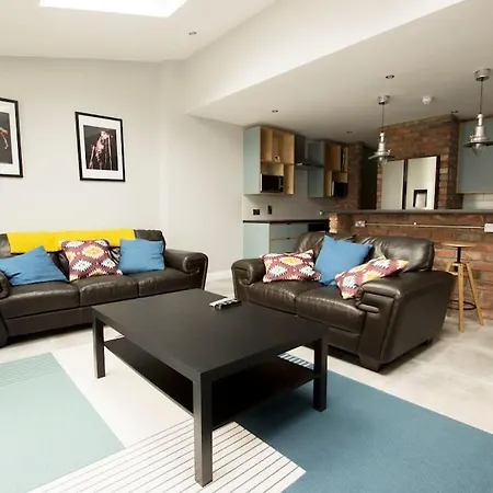 Modern City Centre Rooms-3
