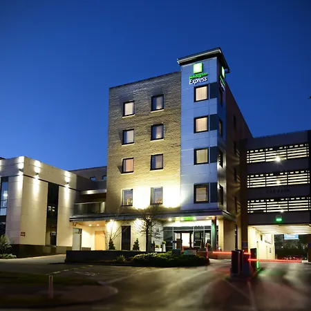 Holiday Inn Express Dublin-Airport By Ihg-3