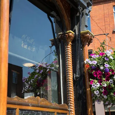 O'Neills Victorian Pub & Townhouse-3